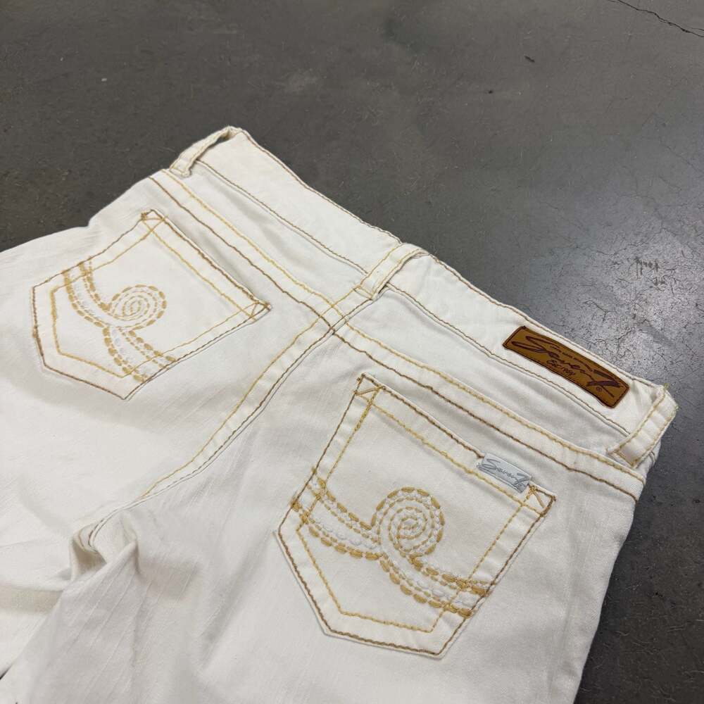 Seven7 Women's White Low Rise Denim Shorts with Contrast Stitching Size 8